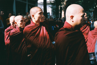 これだけの僧侶がどこにいたんだろう？
