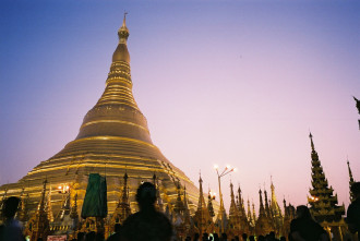 ミャンマーでは毎日こんな夕暮れが